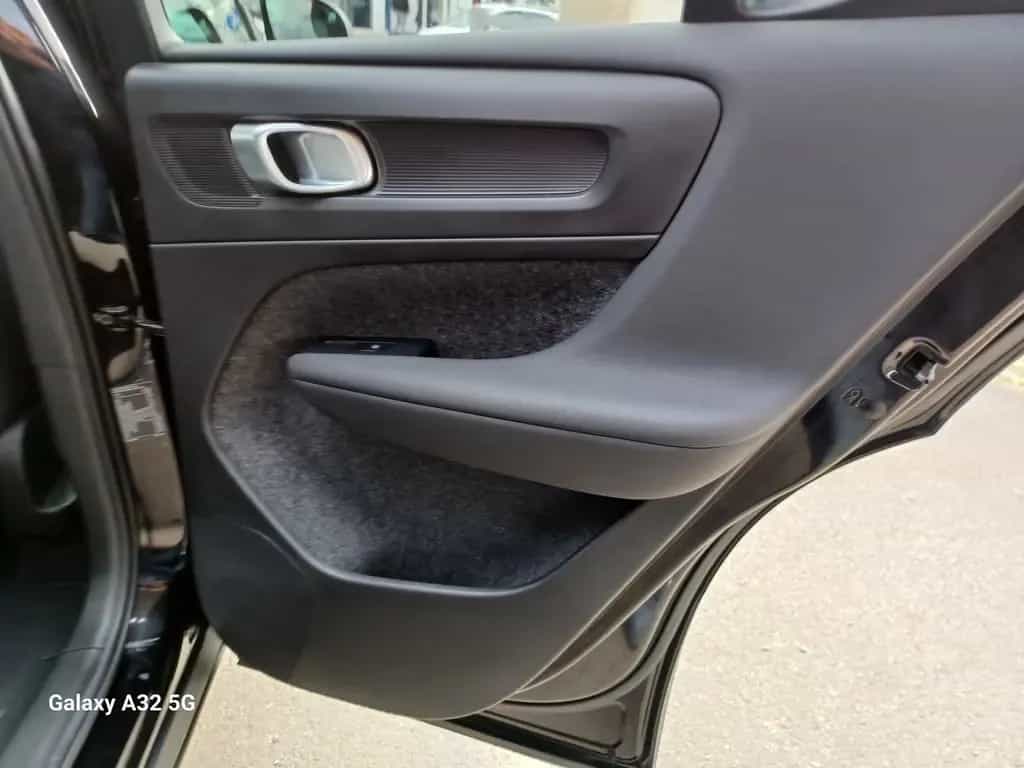 Volvo XC40 B4°Black Edition °PLUS° Panorama/Schiebedac 02/2025-photo-11