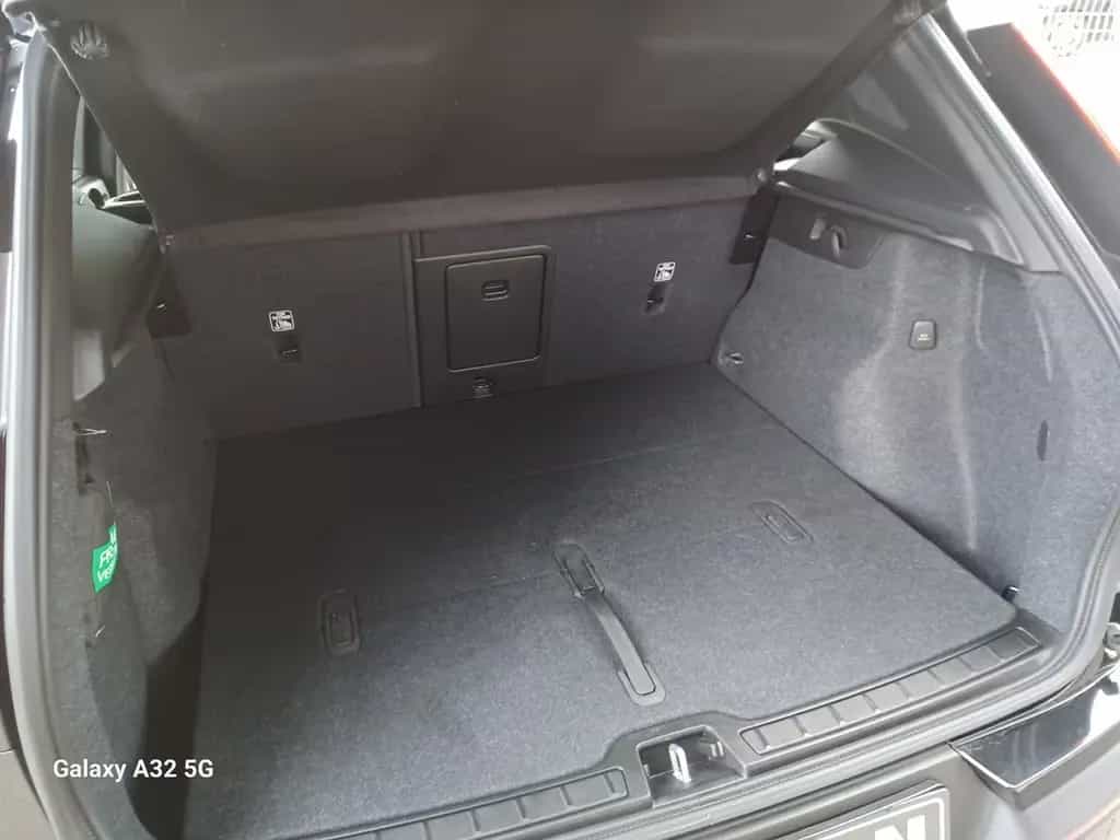 Volvo XC40 B4°Black Edition °PLUS° Panorama/Schiebedac 02/2025-photo-12