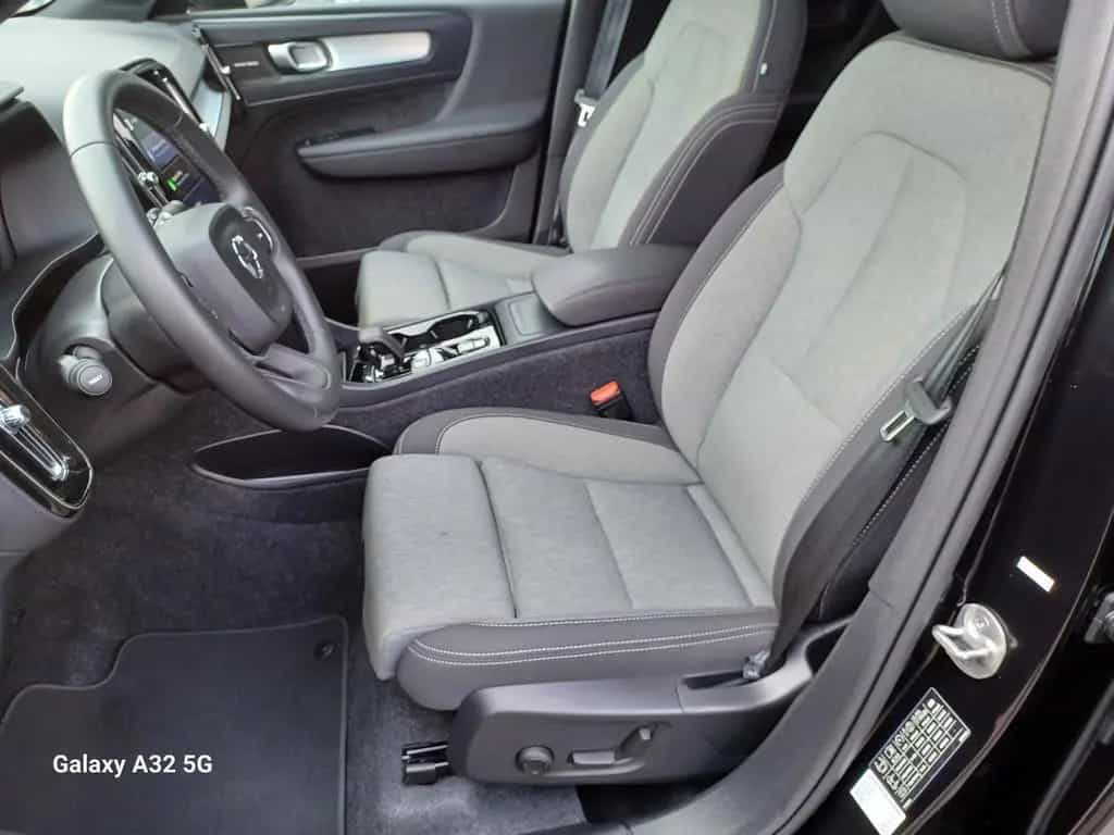 Volvo XC40 B4°Black Edition °PLUS° Panorama/Schiebedac 02/2025-photo-20