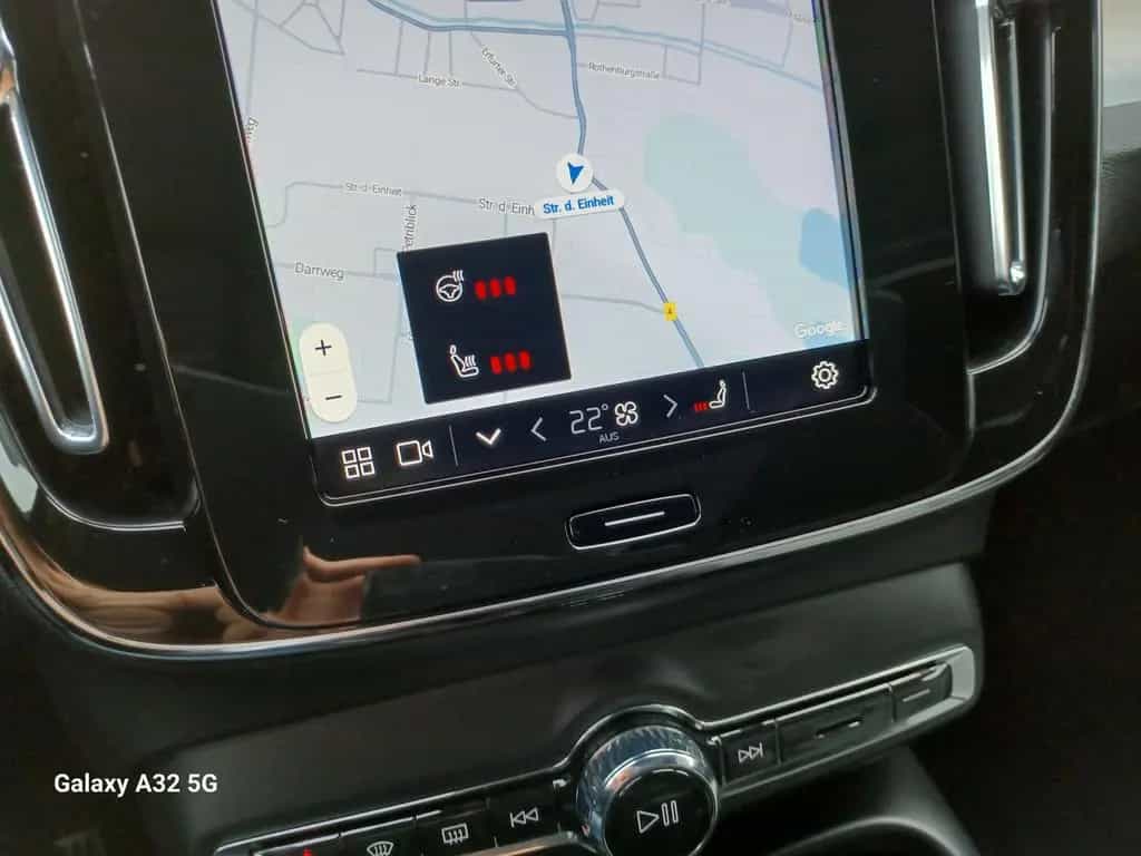 Volvo XC40 B4°Black Edition °PLUS° Panorama/Schiebedac 02/2025-photo-24