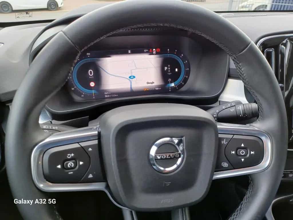 Volvo XC40 B4°Black Edition °PLUS° Panorama/Schiebedac 02/2025-photo-27