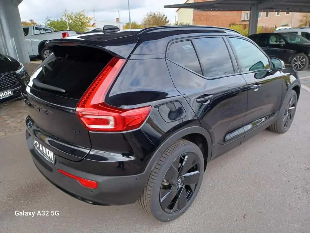 Volvo XC40 B4°Black Edition °PLUS° Panorama/Schiebedac 02/2025-photo-31