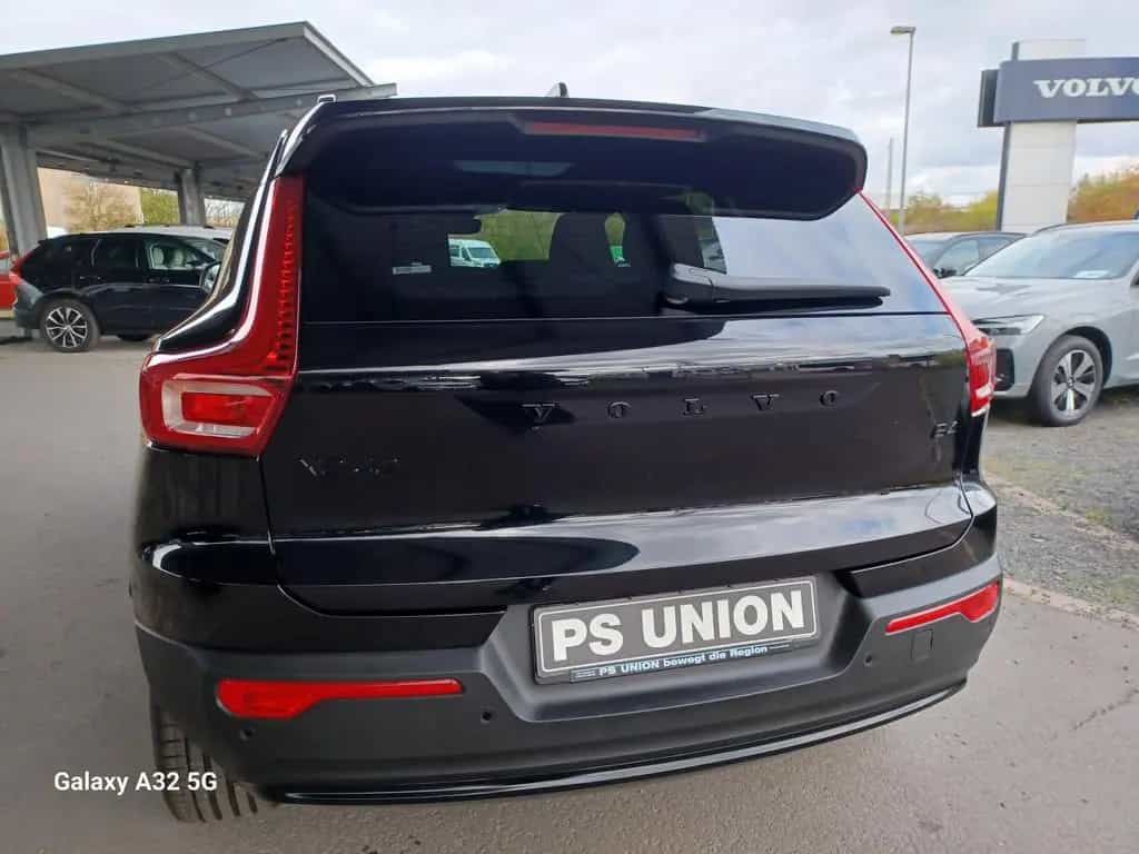 Volvo XC40 B4°Black Edition °PLUS° Panorama/Schiebedac 02/2025-photo-32