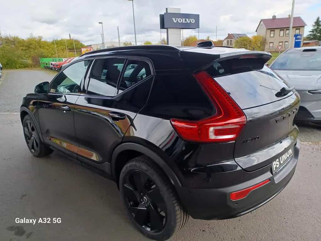 Volvo XC40 B4°Black Edition °PLUS° Panorama/Schiebedac 02/2025-photo-33