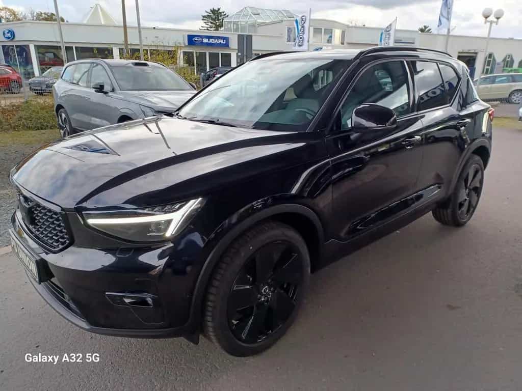 Volvo XC40 B4°Black Edition °PLUS° Panorama/Schiebedac 02/2025-photo-36