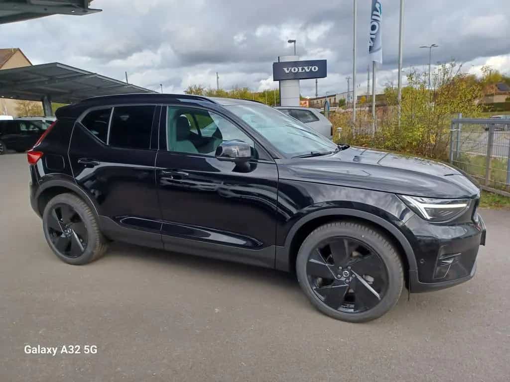 Volvo XC40 B4°Black Edition °PLUS° Panorama/Schiebedac 02/2025-photo-4