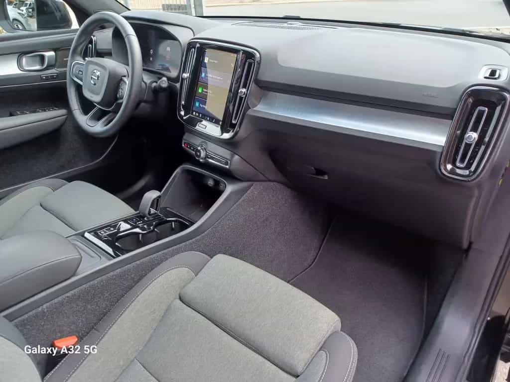 Volvo XC40 B4°Black Edition °PLUS° Panorama/Schiebedac 02/2025-photo-8
