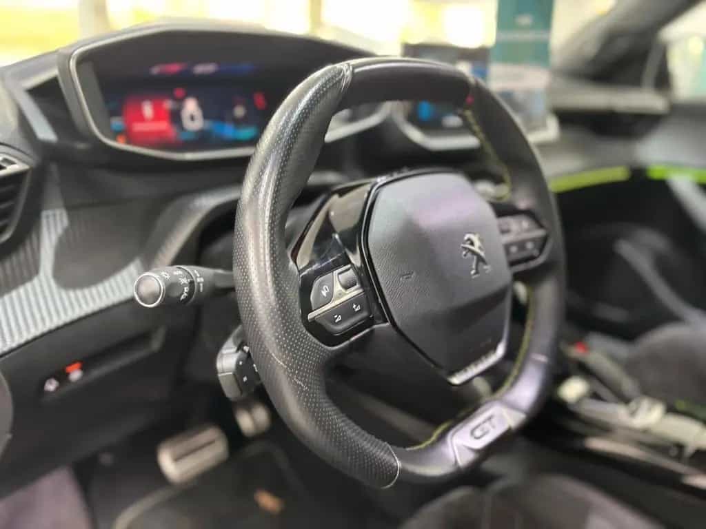 Peugeot 2008 1.2 GT Automatik|Leder|Navi|Kamera|Klimaaut 04/2020-photo-12