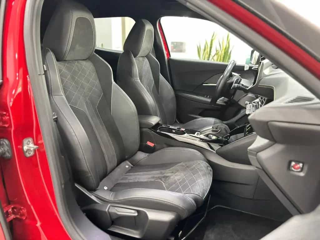 Peugeot 2008 1.2 GT Automatik|Leder|Navi|Kamera|Klimaaut 04/2020-photo-6