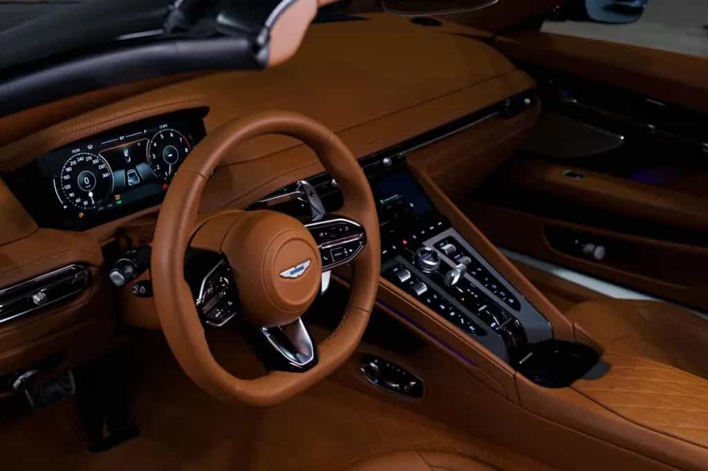 Aston Martin DB12 4.0 V8 Volante 07/2025-photo-11