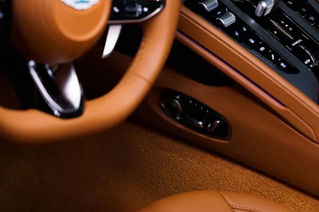 Aston Martin DB12 4.0 V8 Volante 07/2025-photo-13