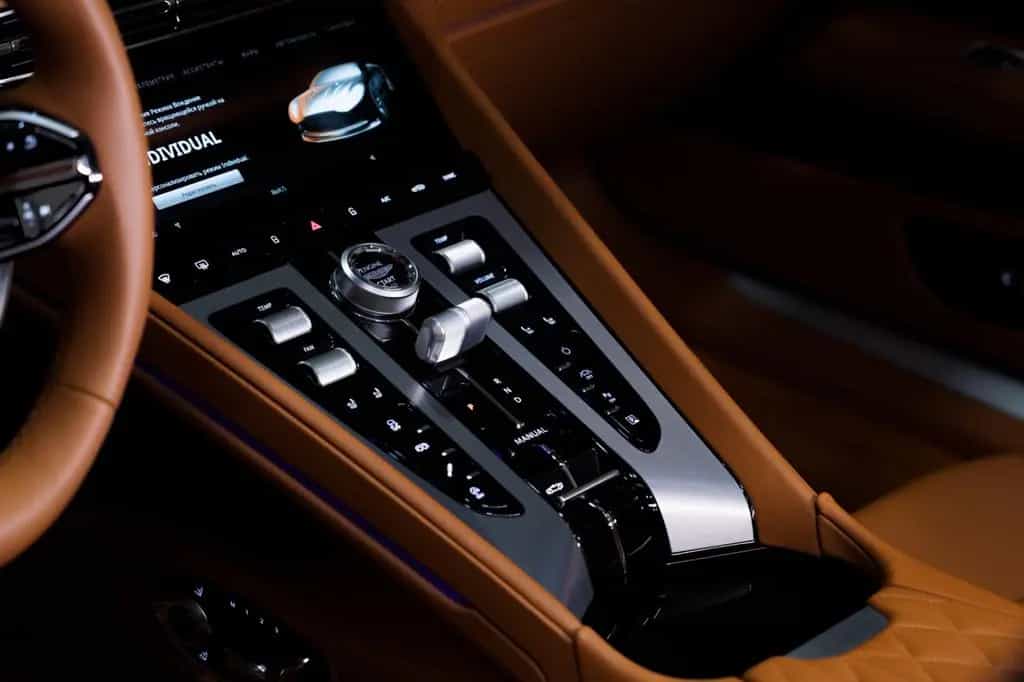 Aston Martin DB12 4.0 V8 Volante 07/2025-photo-15
