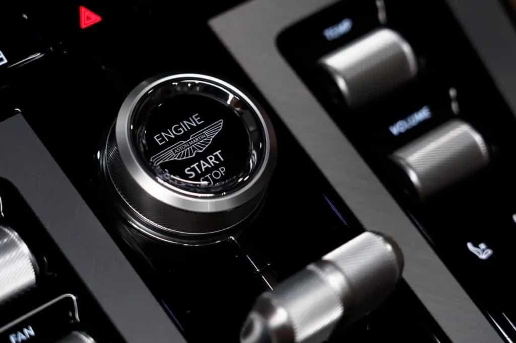 Aston Martin DB12 4.0 V8 Volante 07/2025-photo-17