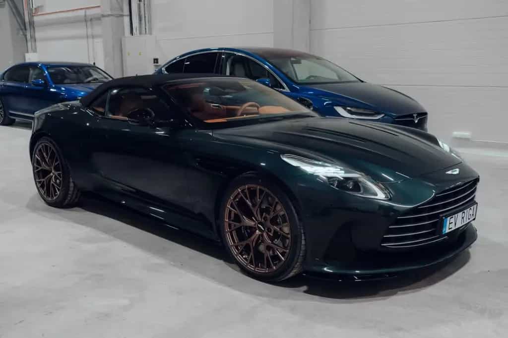 Aston Martin DB12 4.0 V8 Volante 07/2025-photo-2