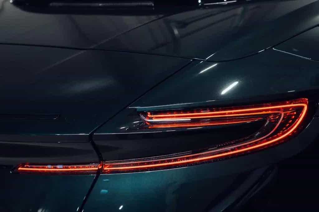 Aston Martin DB12 4.0 V8 Volante 07/2025-photo-8