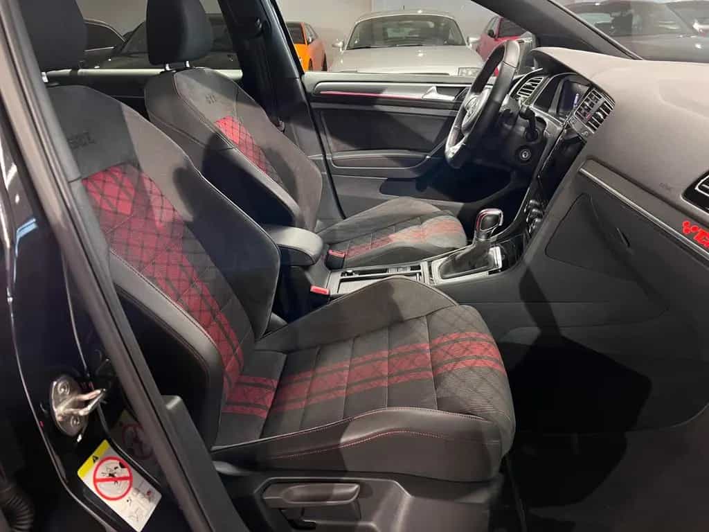 Volkswagen Golf 2.0TSI DSG GTI TCR AKRAPOVIC LED ACC NAVI 01/2020-photo-15