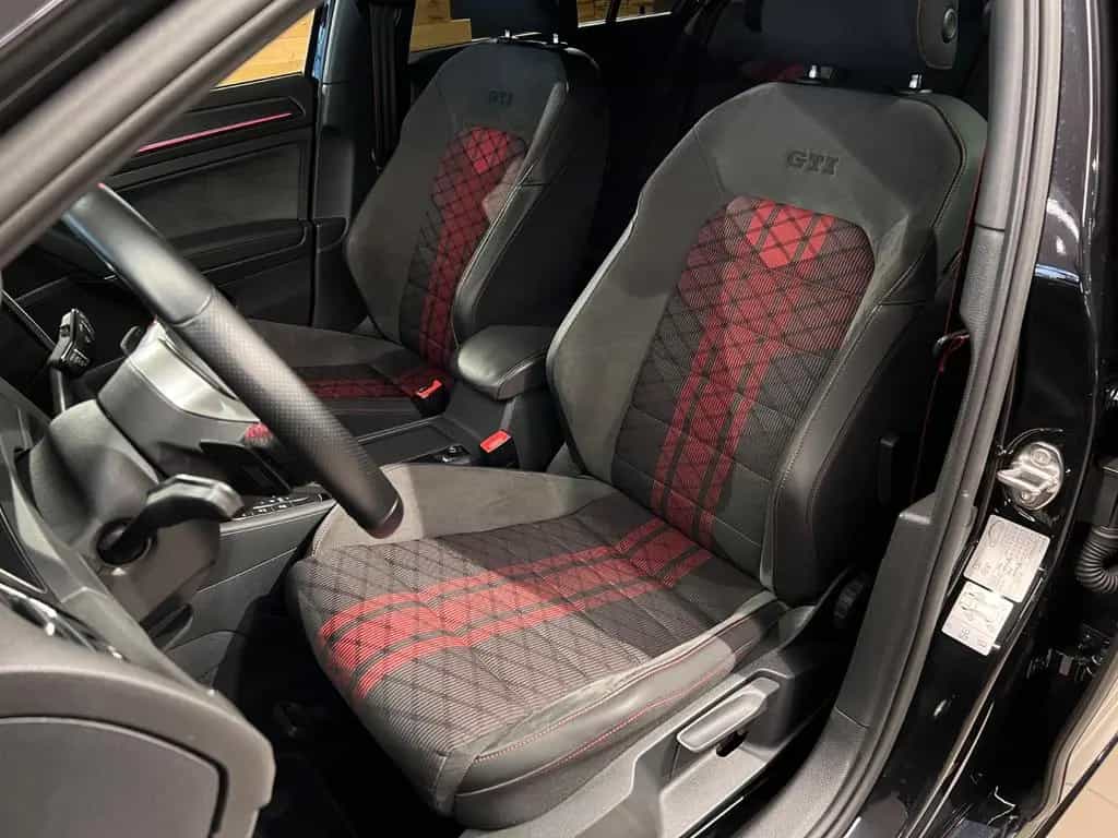 Volkswagen Golf 2.0TSI DSG GTI TCR AKRAPOVIC LED ACC NAVI 01/2020-photo-19