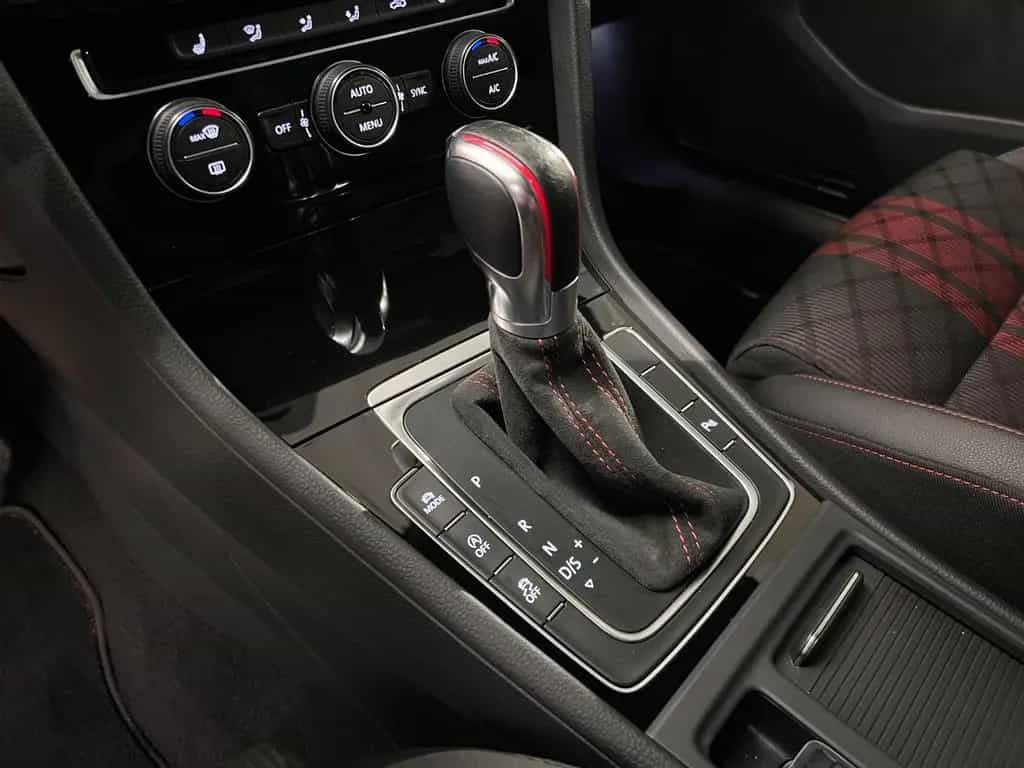 Volkswagen Golf 2.0TSI DSG GTI TCR AKRAPOVIC LED ACC NAVI 01/2020-photo-24
