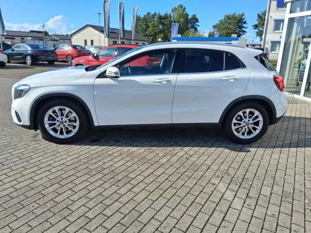 Mercedes-Benz GLA-Class 220 4Matic Pano AHK SHZG Navi PDC Keyless Go 08/2019-photo-1