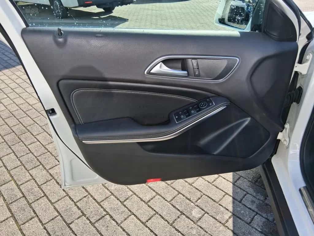 Mercedes-Benz GLA-Class 220 4Matic Pano AHK SHZG Navi PDC Keyless Go 08/2019-photo-10