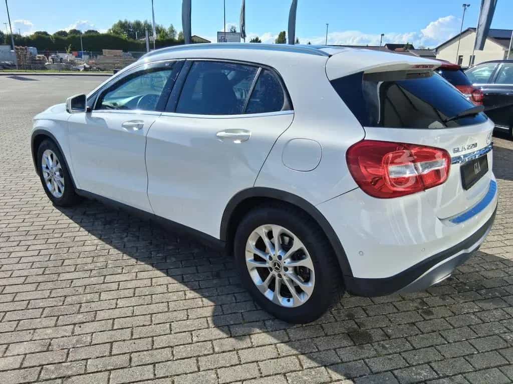 Mercedes-Benz GLA-Class 220 4Matic Pano AHK SHZG Navi PDC Keyless Go 08/2019-photo-2