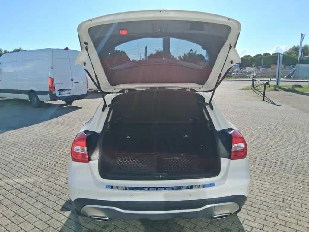 Mercedes-Benz GLA-Class 220 4Matic Pano AHK SHZG Navi PDC Keyless Go 08/2019-photo-4