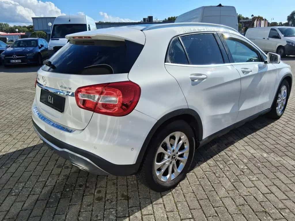Mercedes-Benz GLA-Class 220 4Matic Pano AHK SHZG Navi PDC Keyless Go 08/2019-photo-5