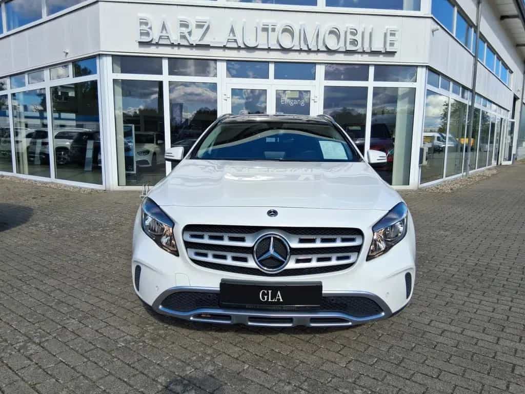 Mercedes-Benz GLA-Class 220 4Matic Pano AHK SHZG Navi PDC Keyless Go 08/2019-photo-7