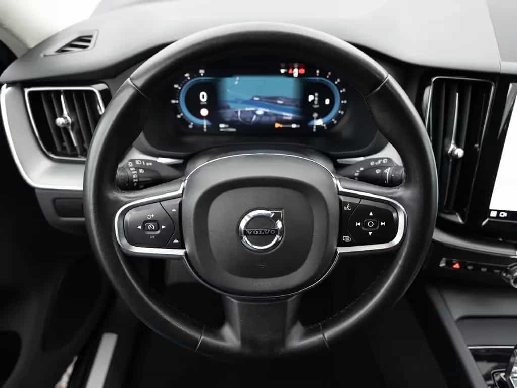 Volvo XC60 B4 Core aus 1.Hand KAMERA NAVI FACEL. LED 05/2023-photo-10