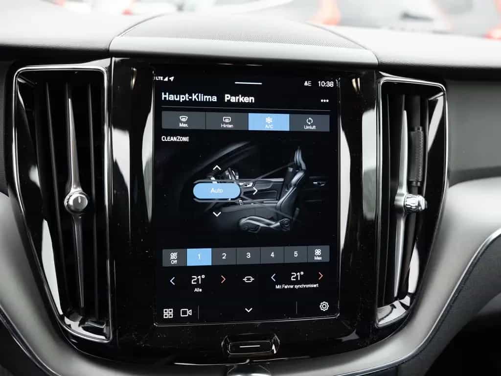 Volvo XC60 B4 Core aus 1.Hand KAMERA NAVI FACEL. LED 05/2023-photo-15