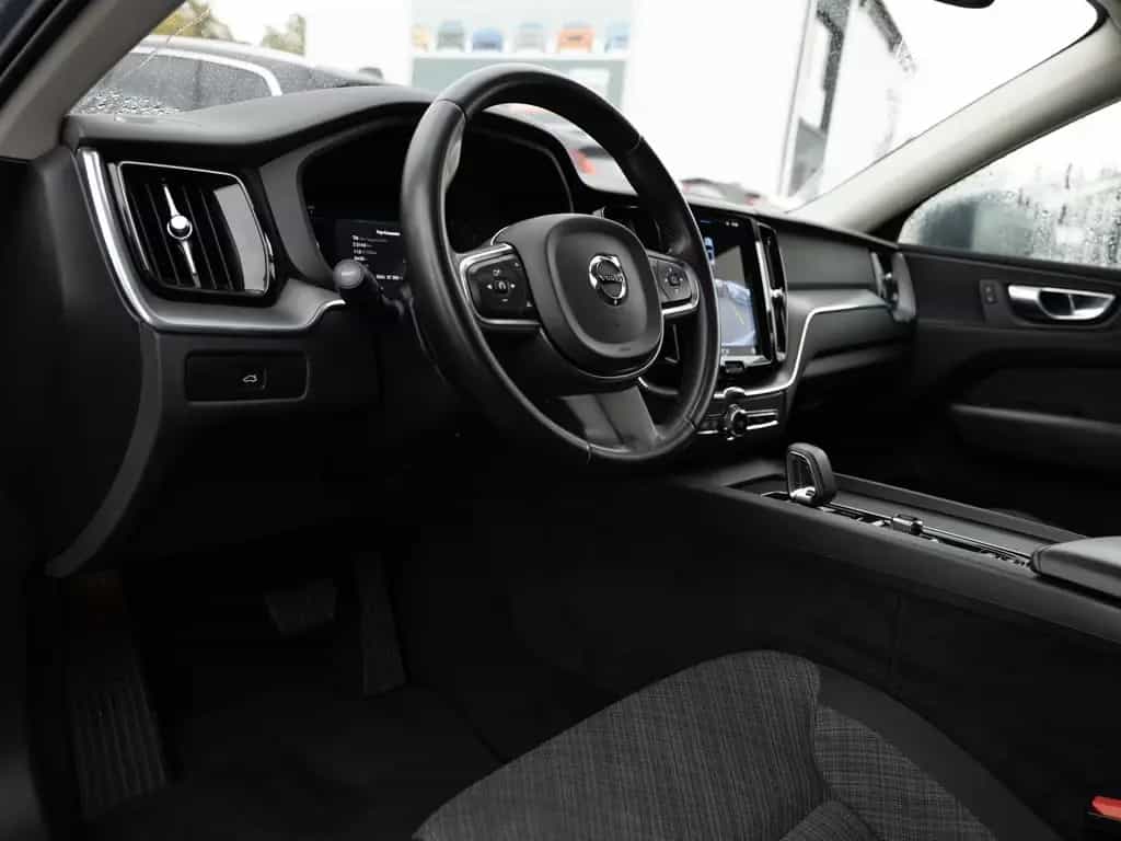 Volvo XC60 B4 Core aus 1.Hand KAMERA NAVI FACEL. LED 05/2023-photo-22