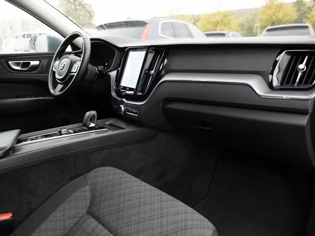 Volvo XC60 B4 Core aus 1.Hand KAMERA NAVI FACEL. LED 05/2023-photo-5