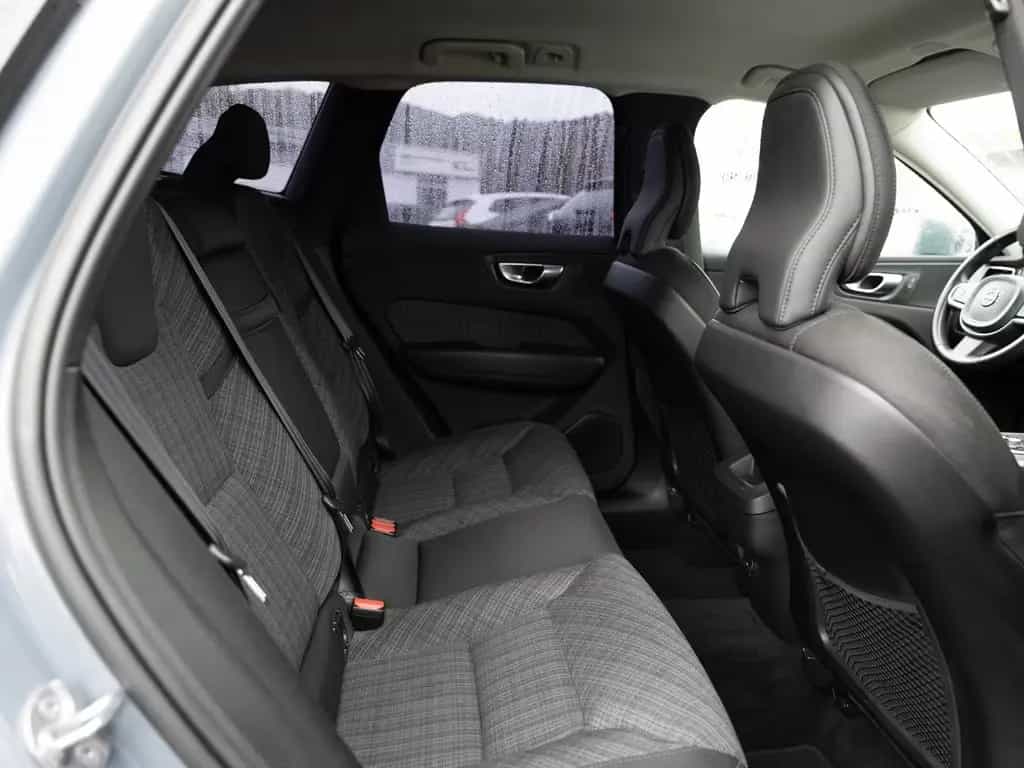 Volvo XC60 B4 Core aus 1.Hand KAMERA NAVI FACEL. LED 05/2023-photo-6