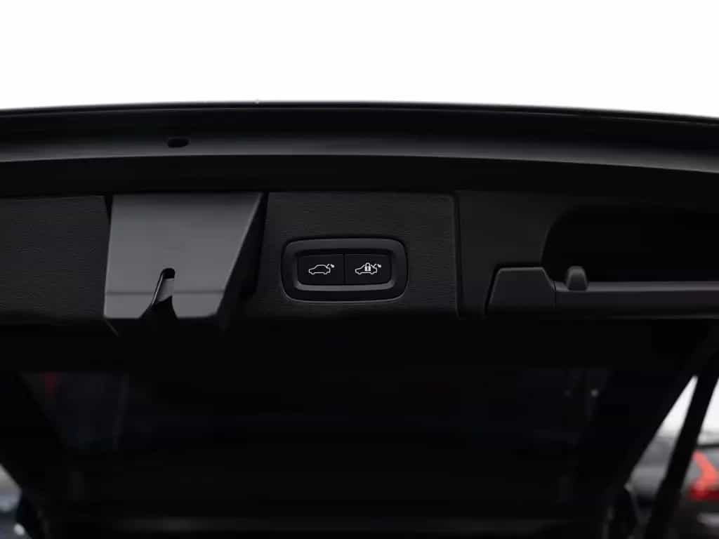 Volvo XC60 B4 Core aus 1.Hand KAMERA NAVI FACEL. LED 05/2023-photo-9