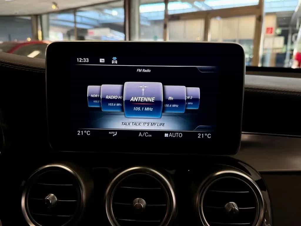 Mercedes-Benz GLC 250 4M EXCLUSIVE LEDER LED COMAND KAMERA PDC 02/2018-photo-25