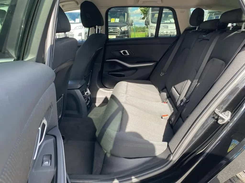 BMW 3 Series 318 d TOURING AUTOMATIK NAVI+KAMERA+SHZ+TEMPOMAT 07/2023-photo-11