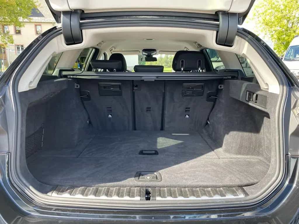 BMW 3 Series 318 d TOURING AUTOMATIK NAVI+KAMERA+SHZ+TEMPOMAT 07/2023-photo-12