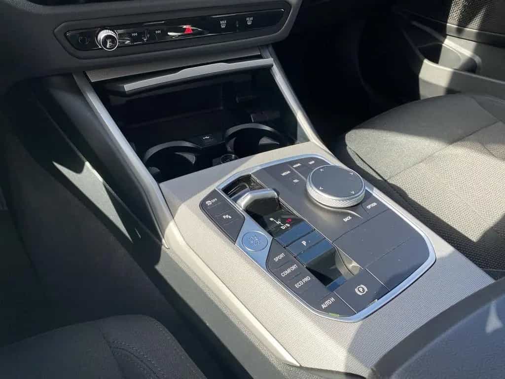 BMW 3 Series 318 d TOURING AUTOMATIK NAVI+KAMERA+SHZ+TEMPOMAT 07/2023-photo-19