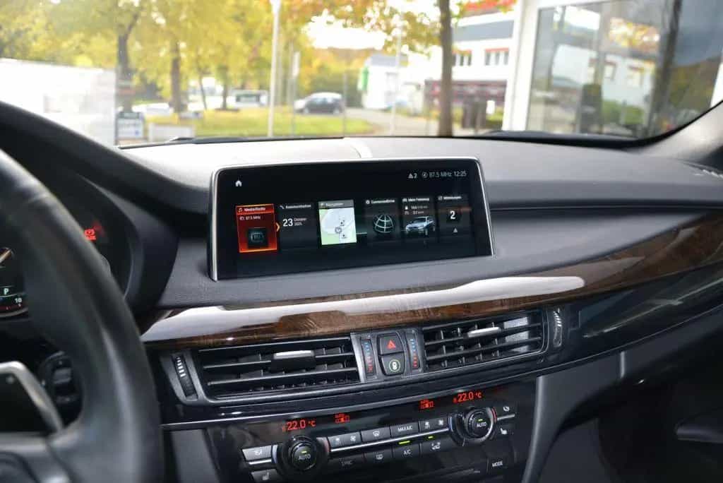BMW X5 xDrive30d M Sport Sport-Aut.*Pano*AHK*21ZOLL 01/2018-photo-15