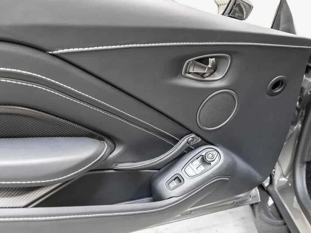 Aston Martin V8 Vantage Vantage V12 Roadster UPE 396.830 Carbon Exterior 06/2024-photo-18