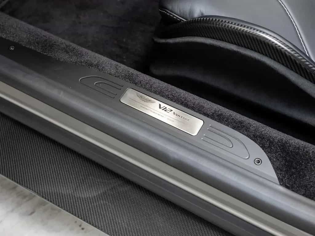 Aston Martin V8 Vantage Vantage V12 Roadster UPE 396.830 Carbon Exterior 06/2024-photo-19