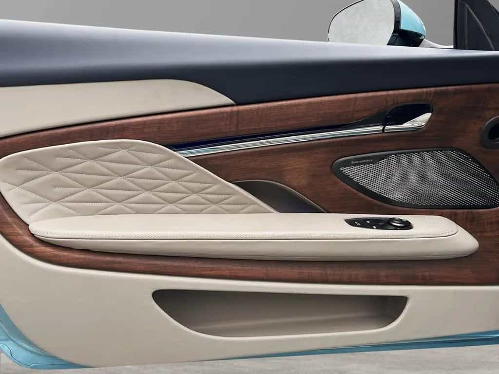 Aston Martin DB12 Volante Carribean Blue Pearl Carbonbremse 03/2024-photo-15