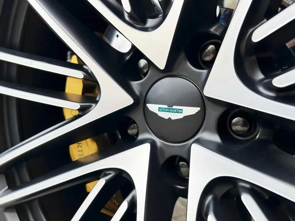 Aston Martin DB12 Volante Carribean Blue Pearl Carbonbremse 03/2024-photo-25