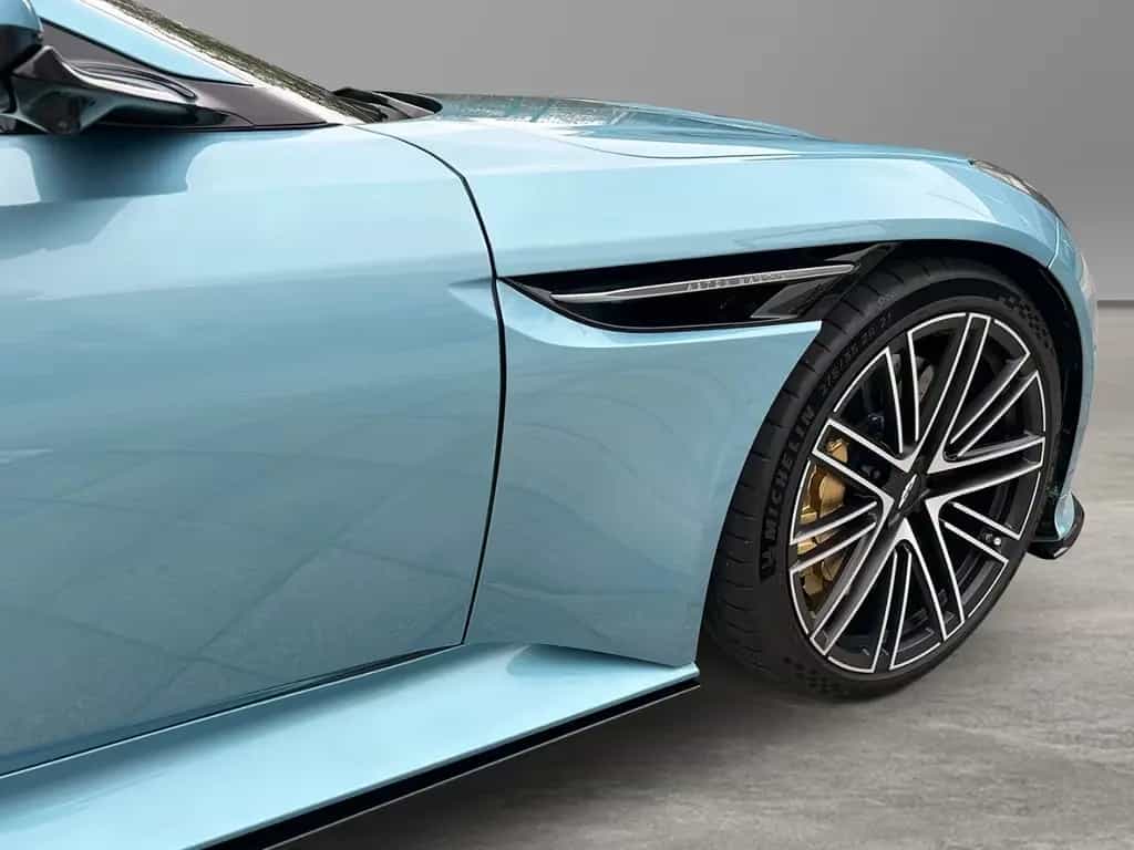 Aston Martin DB12 Volante Carribean Blue Pearl Carbonbremse 03/2024-photo-8
