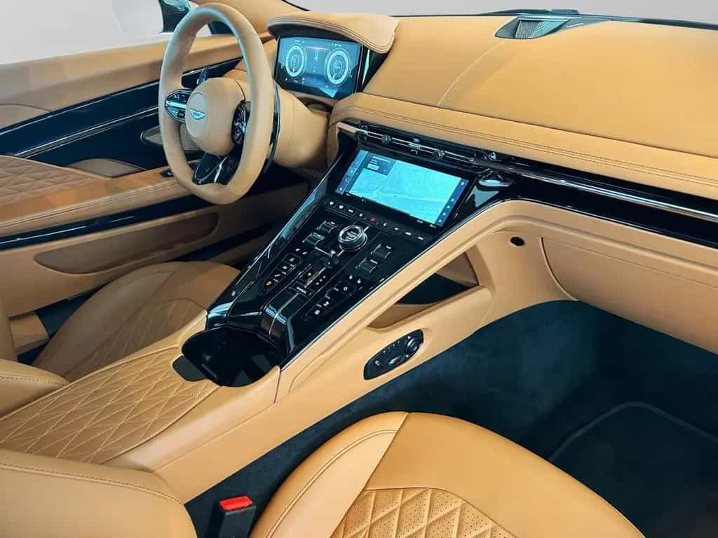 Aston Martin DB12 Minotaur Green Oxford Tan Bowers & Wilkins 08/2024-photo-14