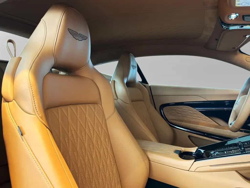 Aston Martin DB12 Minotaur Green Oxford Tan Bowers & Wilkins 08/2024-photo-15