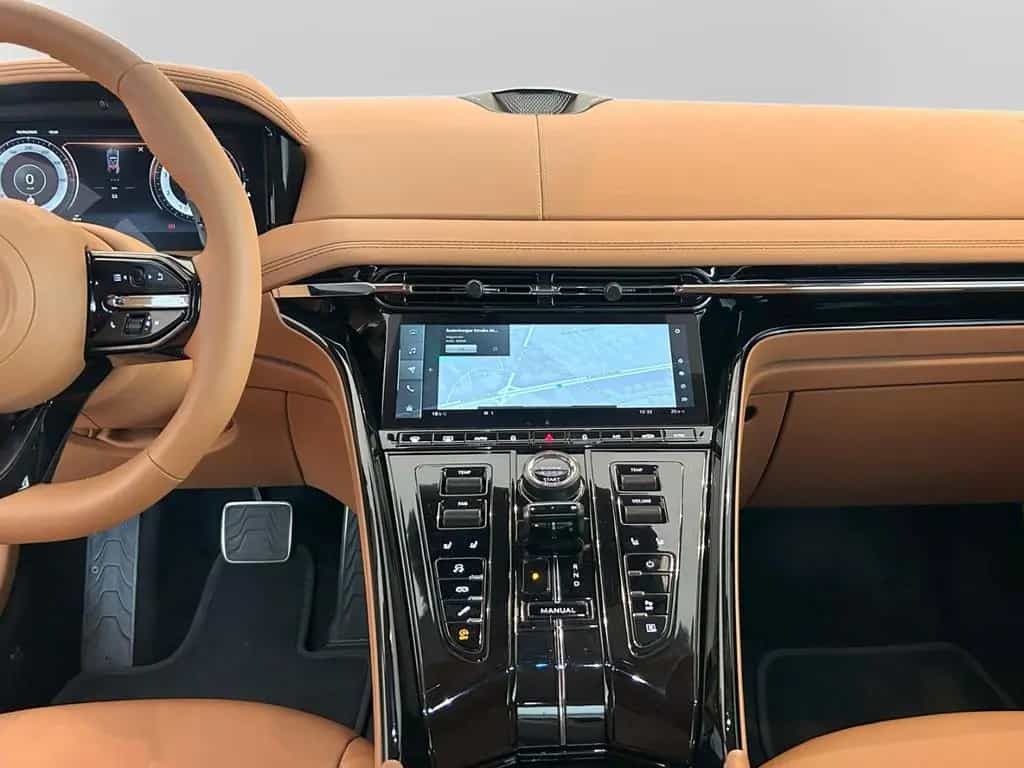 Aston Martin DB12 Minotaur Green Oxford Tan Bowers & Wilkins 08/2024-photo-6