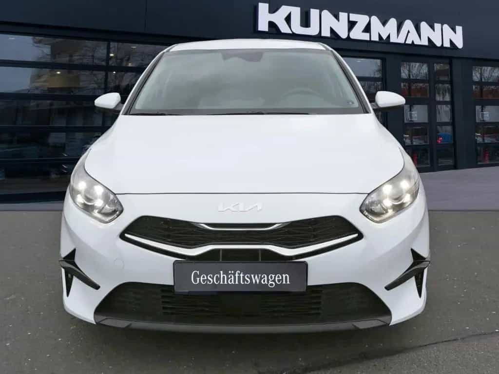 Kia Ceed 1.5T DCT Vision Navi Komfort-plus-Paket AC 10/2025-photo-1