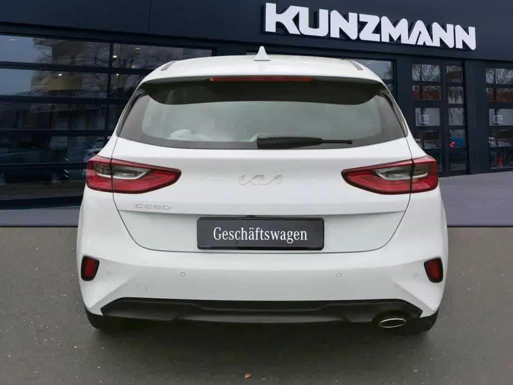 Kia Ceed 1.5T DCT Vision Navi Komfort-plus-Paket AC 10/2025-photo-3
