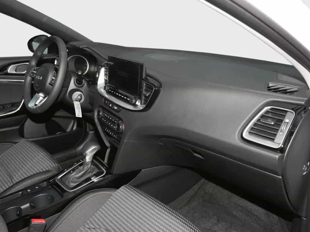 Kia Ceed 1.5T DCT Vision Navi Komfort-plus-Paket AC 10/2025-photo-6